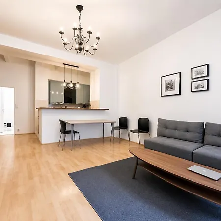 Spacious 67m2 In Karlin - Quiet Bedroom Apartament Praga