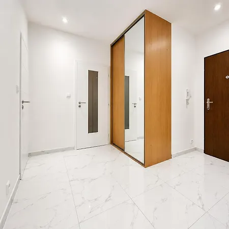 Spacious 67m2 In Karlin - Quiet Bedroom Apartament Praga