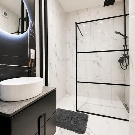 Spacious 67m2 In Karlín - Quiet Bedroom *